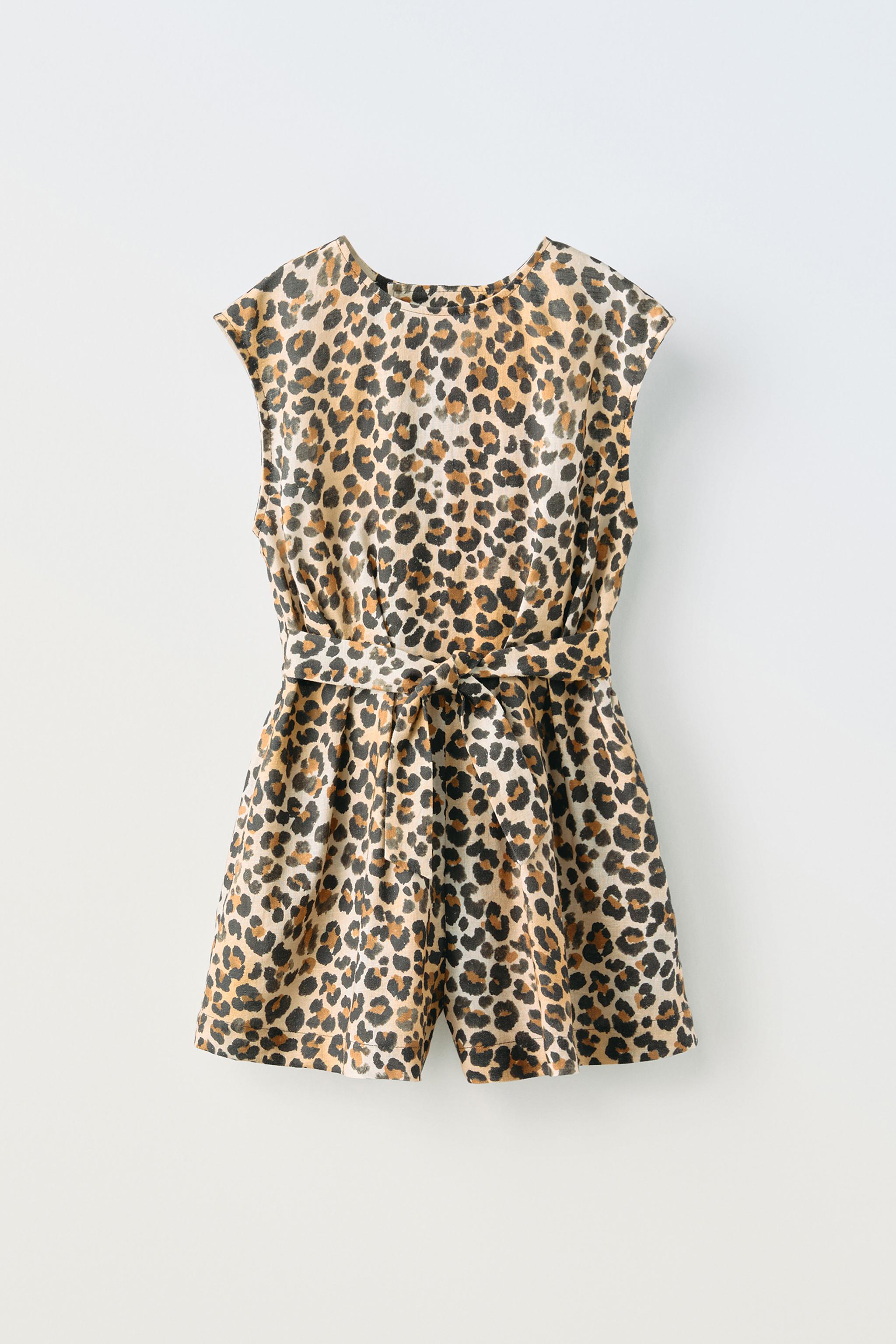 KURZER JUMPSUIT MIT ANIMALPRINT