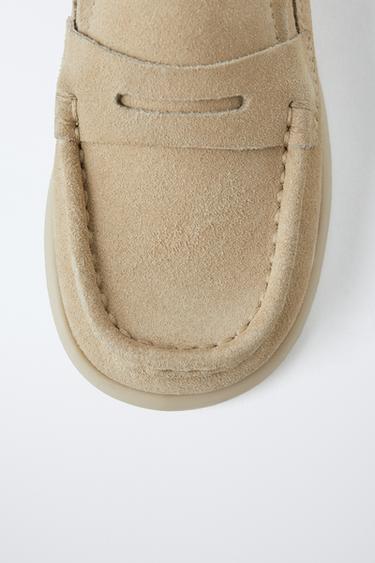 MOCASSINS MASQUE EN CUIR - Marron sable de Zara - Image 4