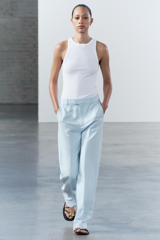 Qiz jinsiy aloqa uchun xona ijaraga oladi.