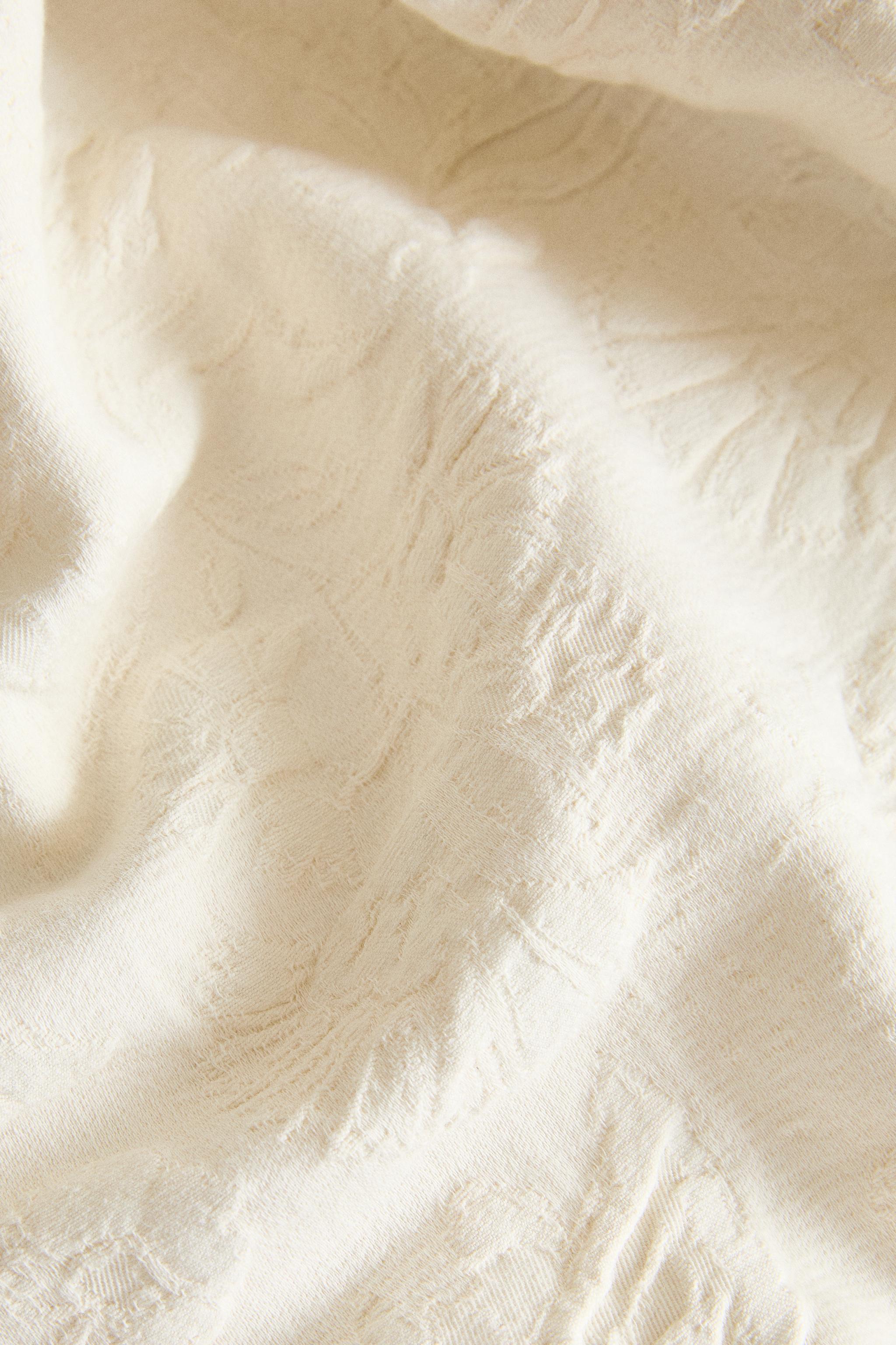 FLORAL JACQUARD BEDSPREAD