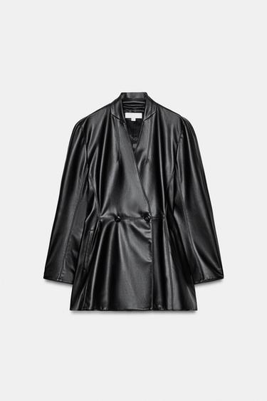 BLAZER ENTALLADA EFECTO PIEL - Negro de Zara