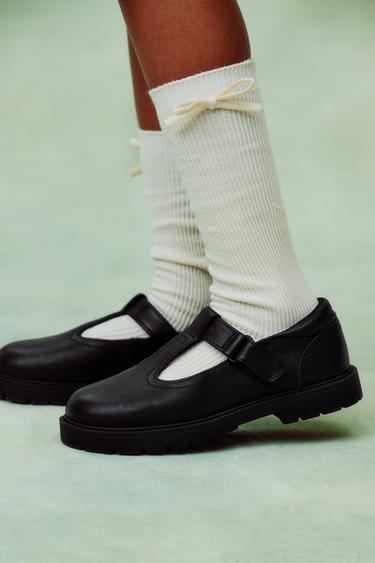 LEDER-SCHULSCHUH - Schwarz von Zara