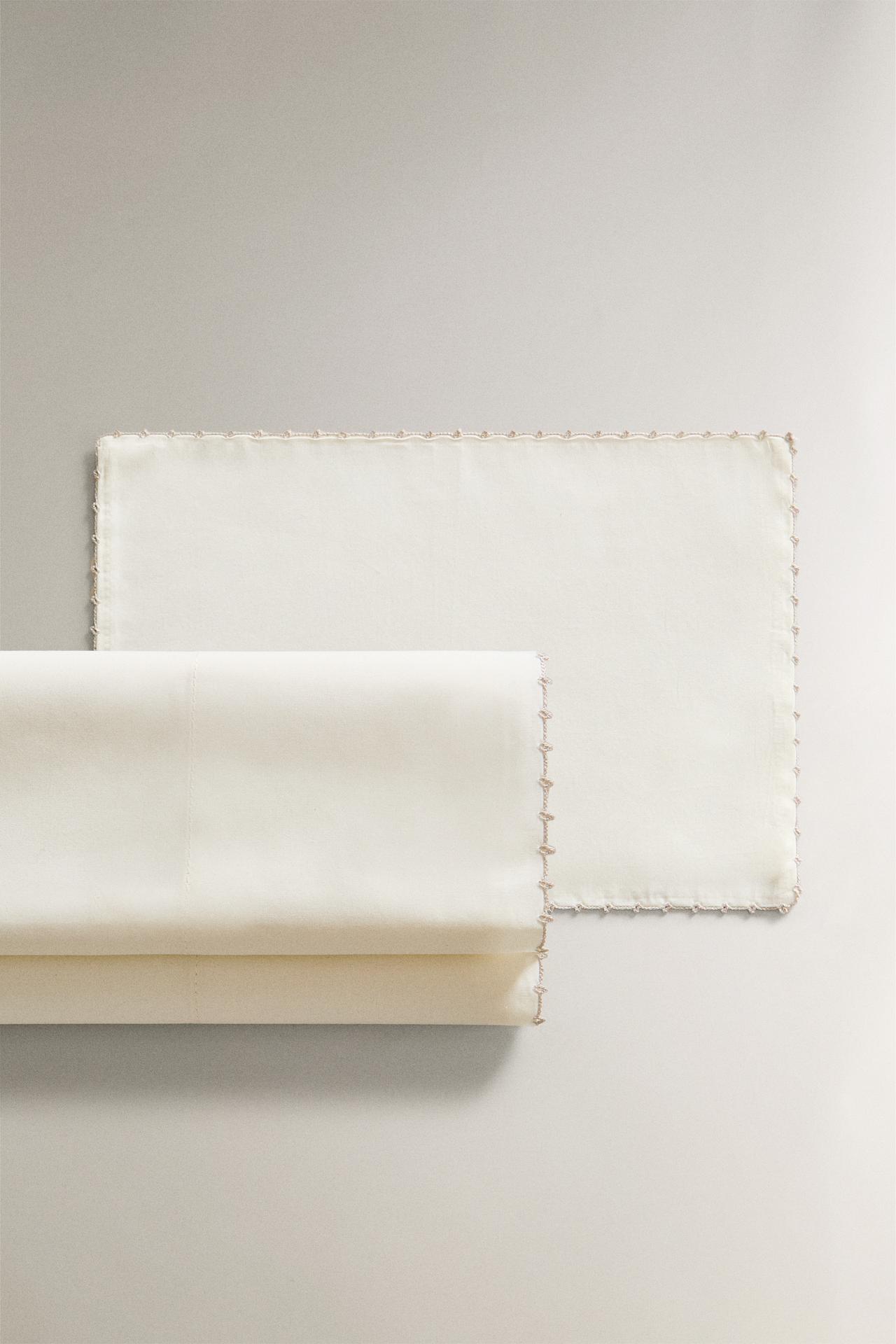 MINI CRIB SHEET SET WITH TRIM DETAIL — Oyster-white