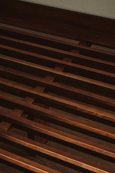 ESTRUCTURA CAMA CON CABECERA - Marrón de Zara