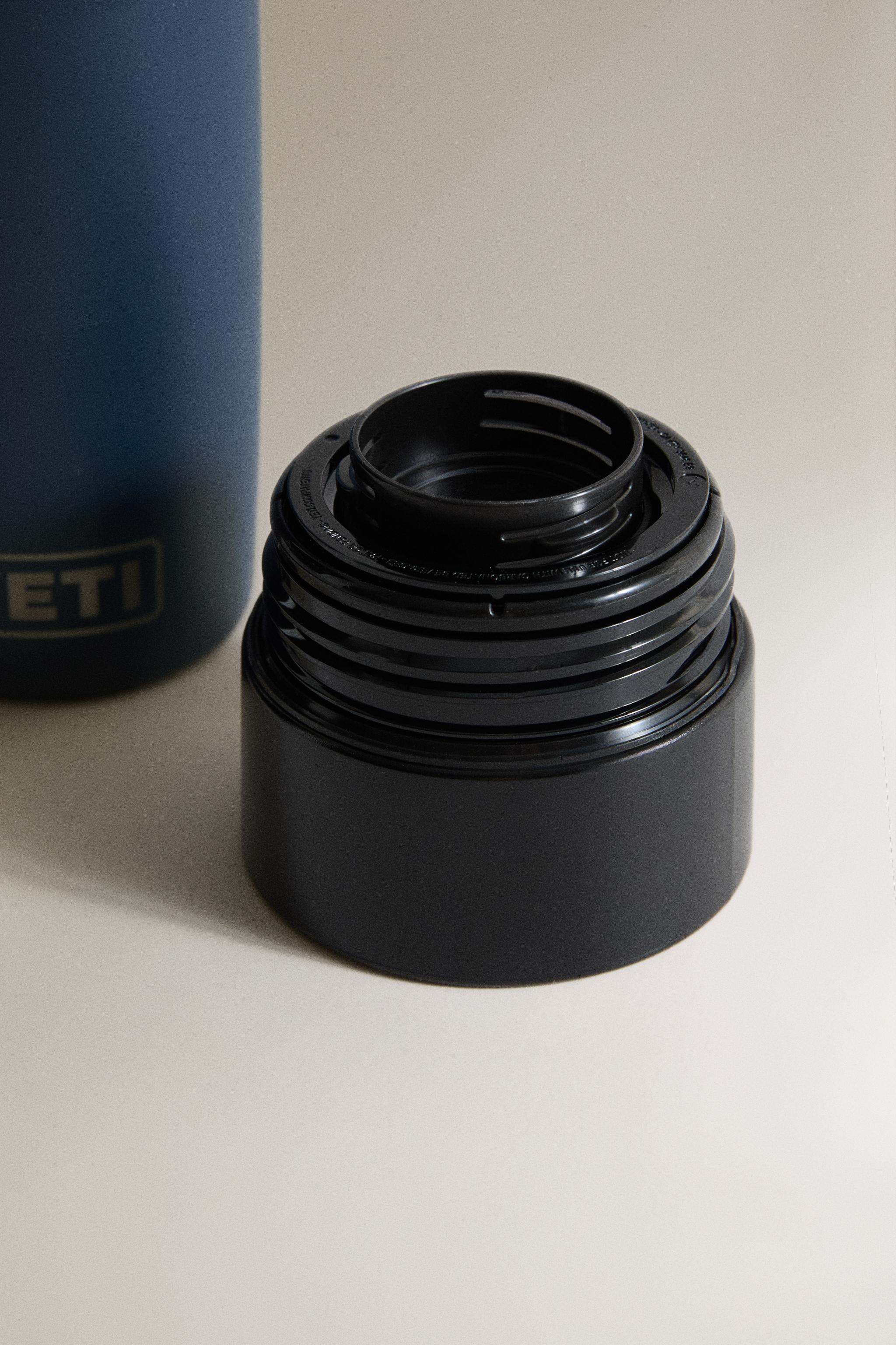YETI STAINLESS STEEL THERMAL BOTTLE — Blue