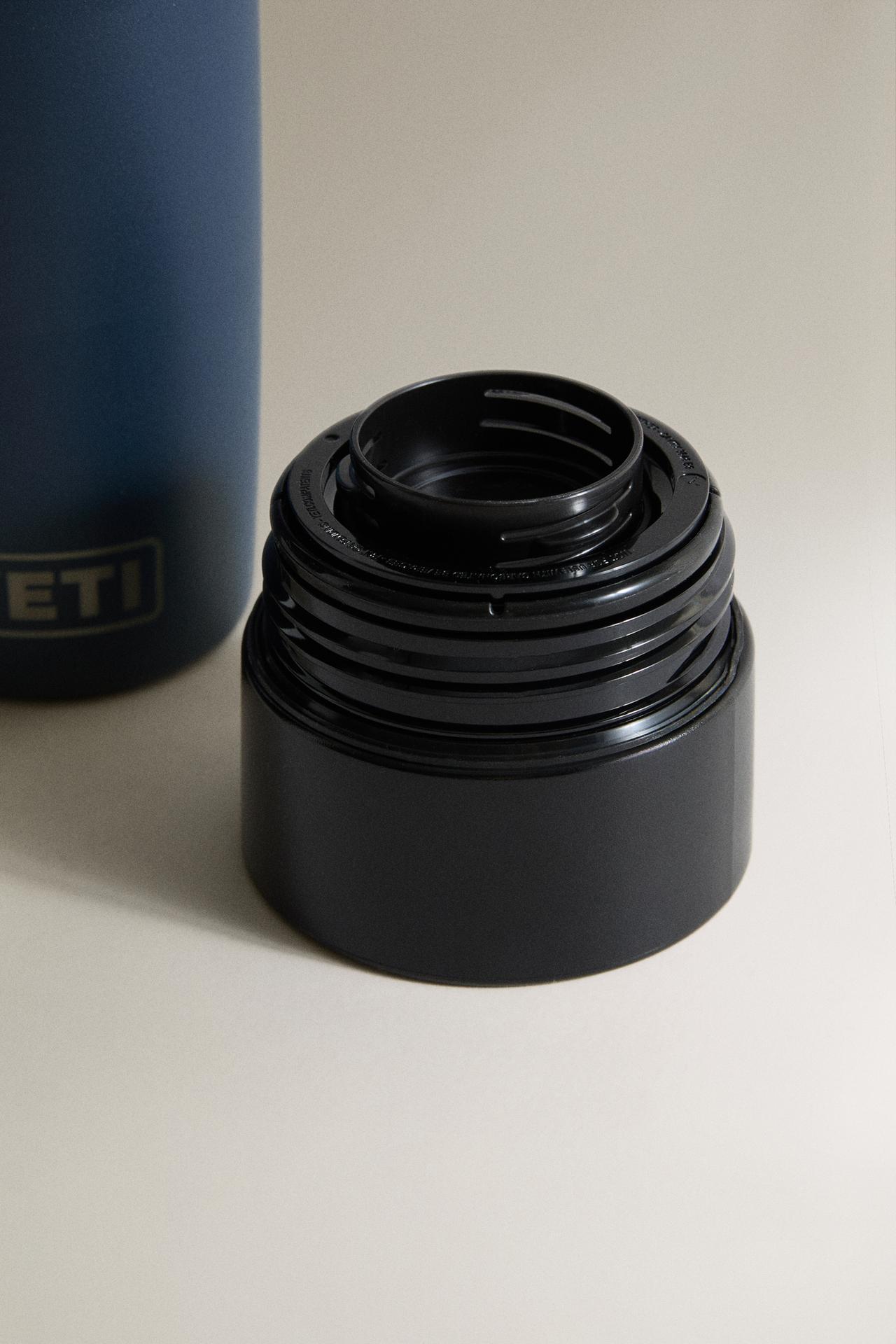 YETI STAINLESS STEEL THERMAL BOTTLE — Blue