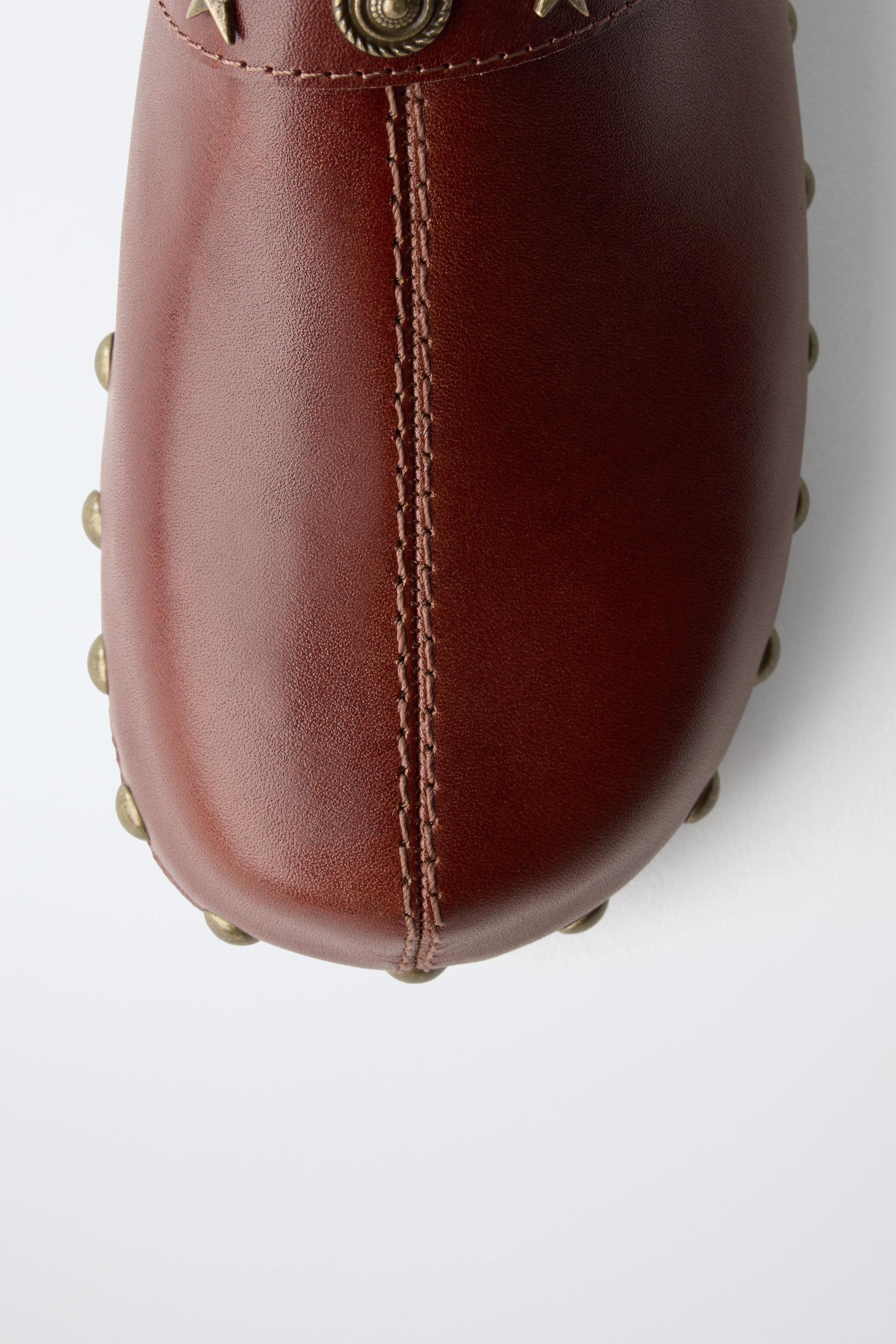 LEATHER STUDDED CLOGS