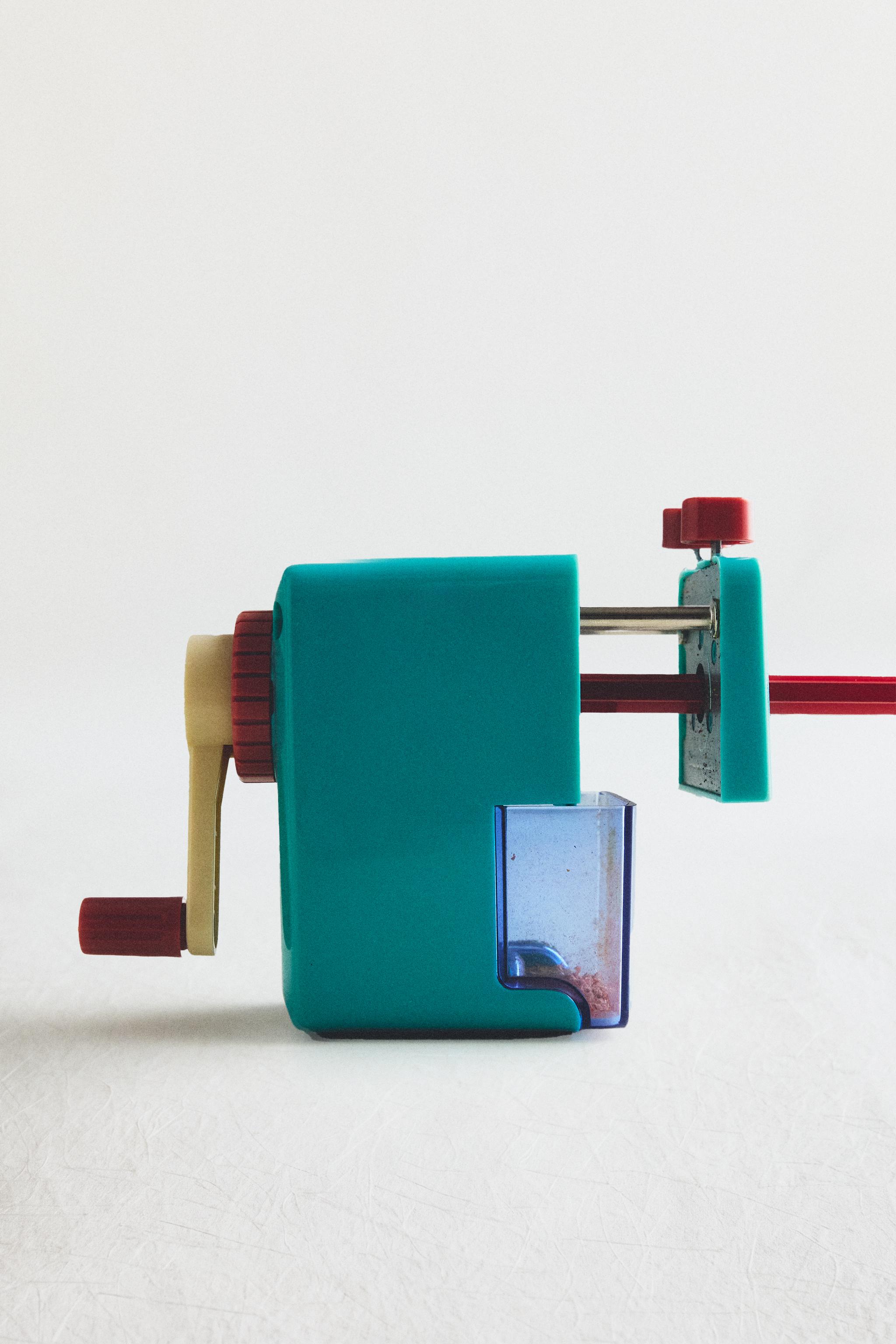 KIDS' DESK CRANK SHARPENER