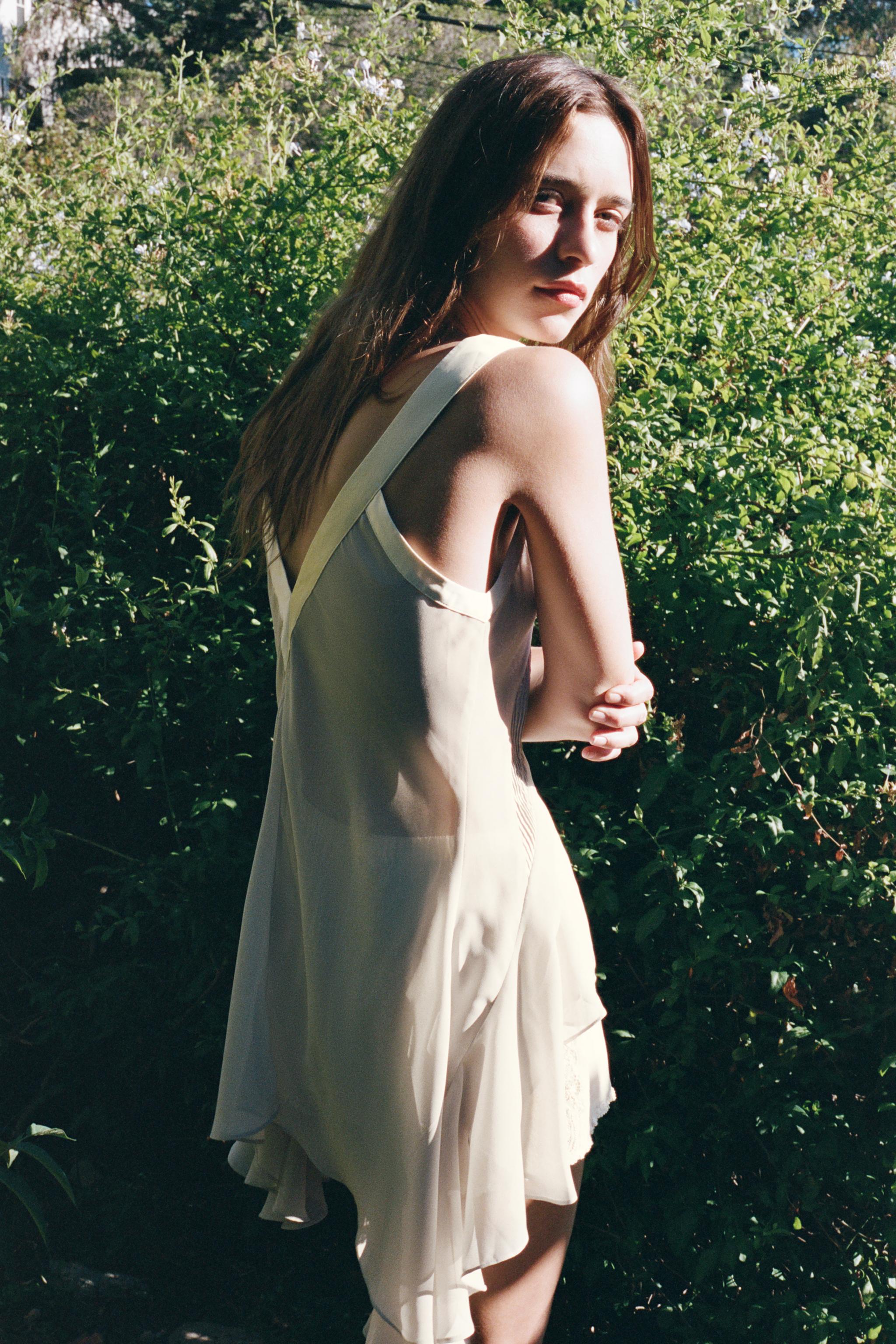ZARA　ベルベットトップス GEORGETTE FLOWY TOP - Light gray | ZARA United States
