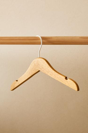 PACK OF WOODEN BABY HANGERS (PACK OF 3) - Light beige by Zara