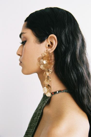 PENDIENTES FLOR RELIEVE - Dorado de Zara