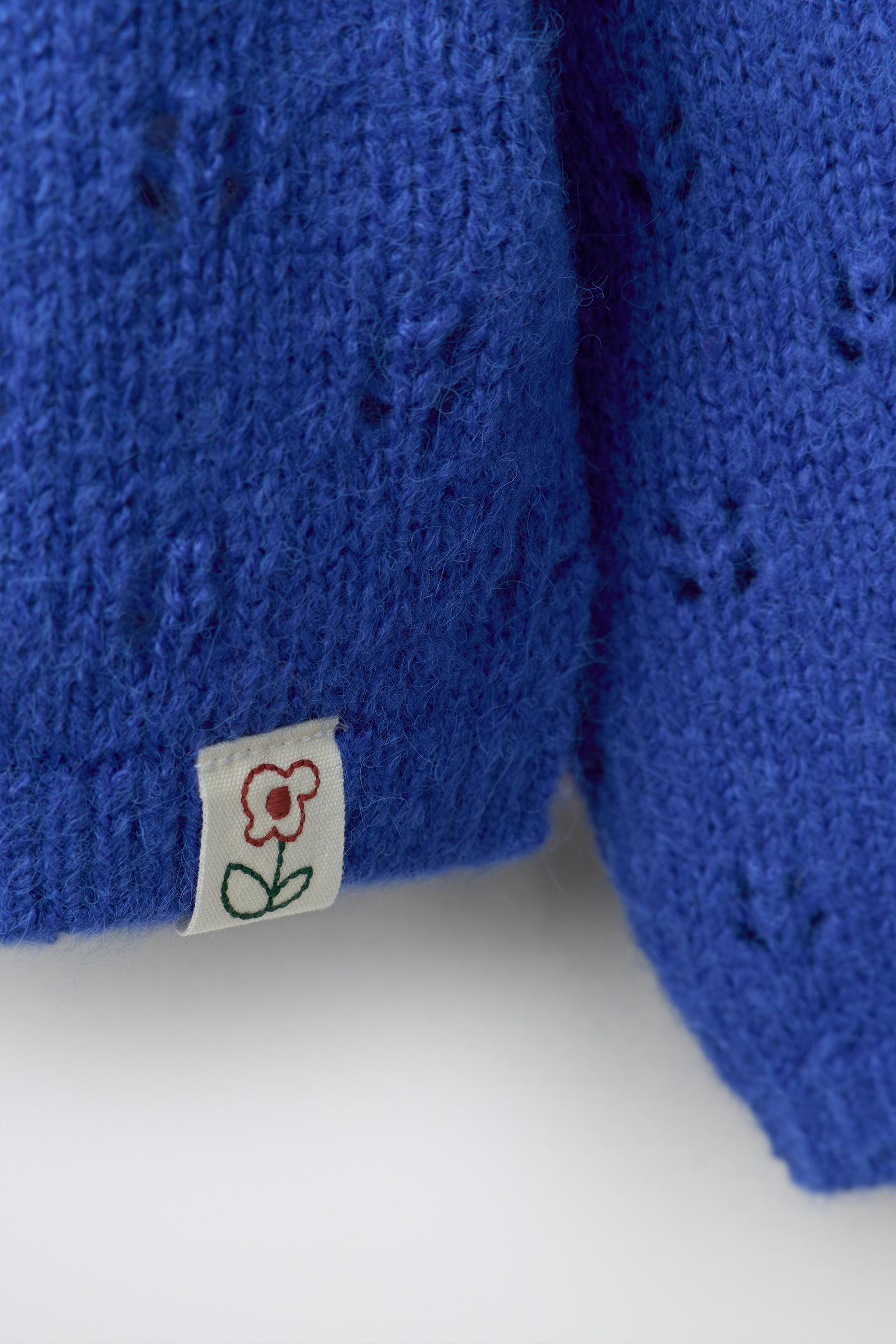 GILET EN MAILLE À FLEURS BRODÉES