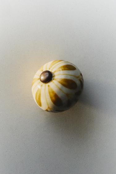 Zara SET OF CERAMIC FLOWER KNOBS (SET OF 2) - Mustard