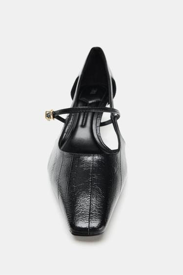 CHAUSSURES À TALONS EN RELIEF AVEC OUVERTURES LATÉRALES - Noir de Zara - Image 4