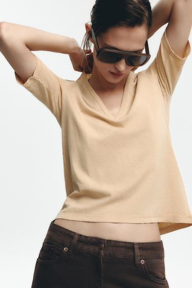 CAMISETA CUELLO PICO - Camel claro de Zara