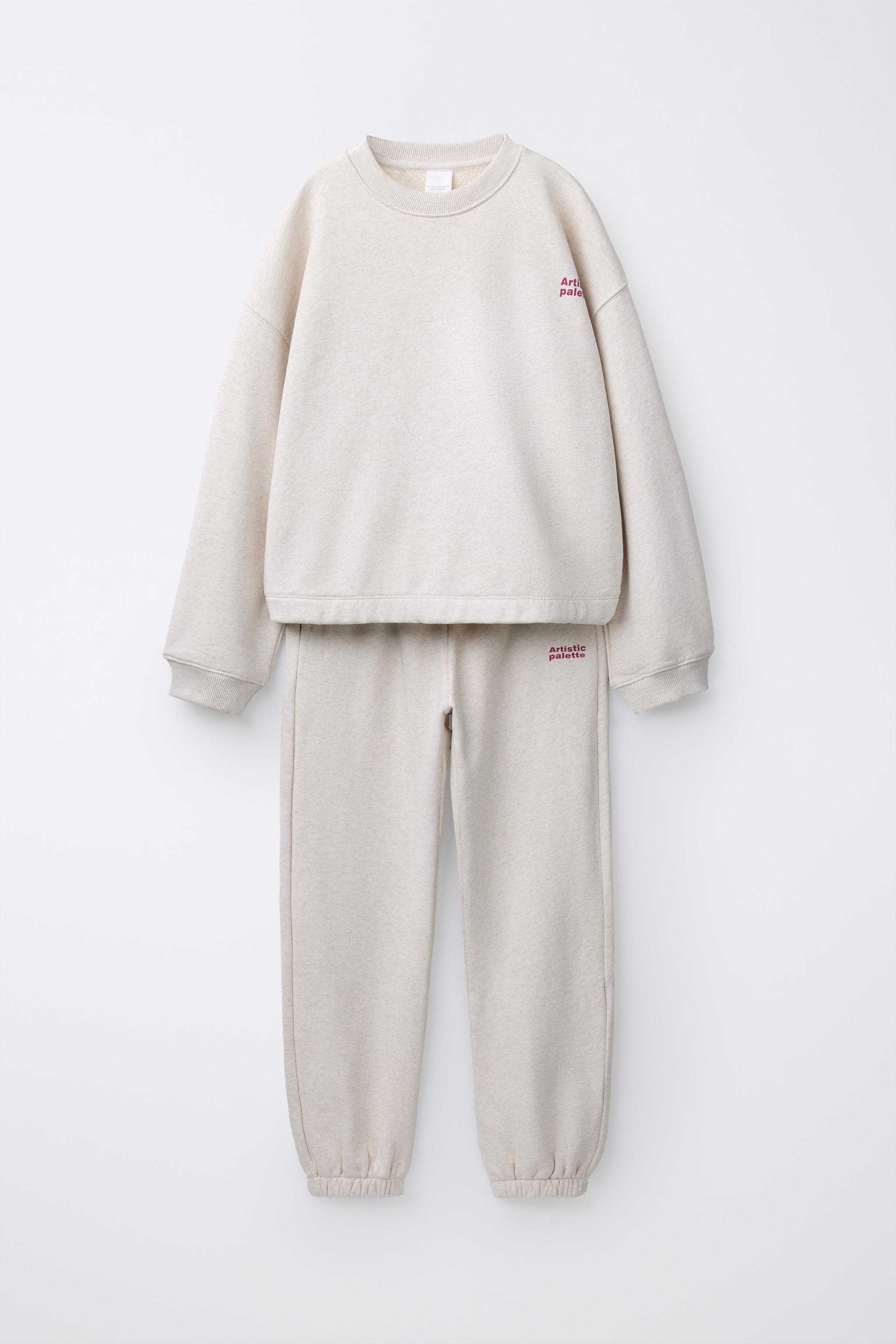 スウェットシャツとテキスト入りプラッシュパンツのセット - サンド