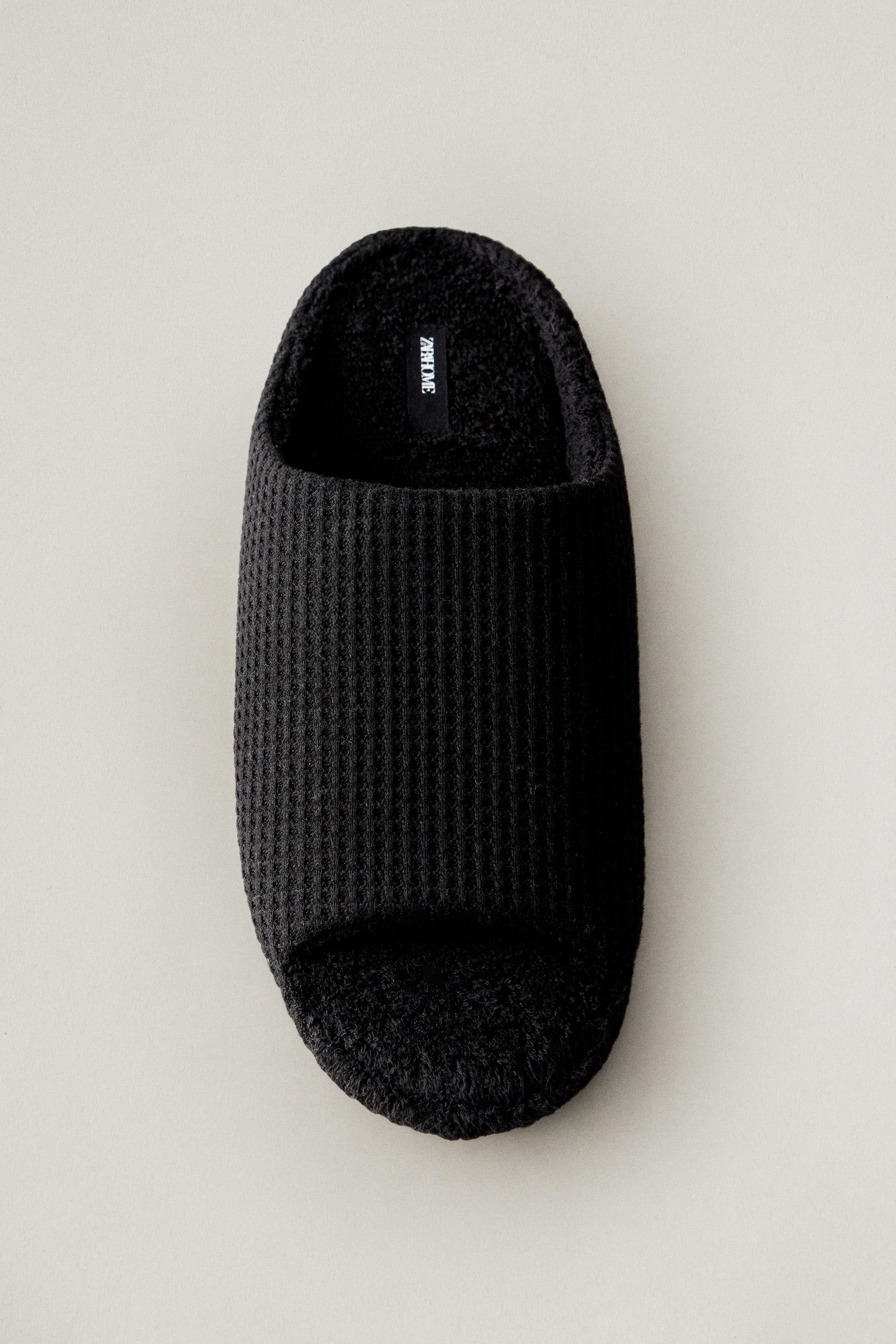 OPEN TERRY BATHROOM SLIPPERS — Black