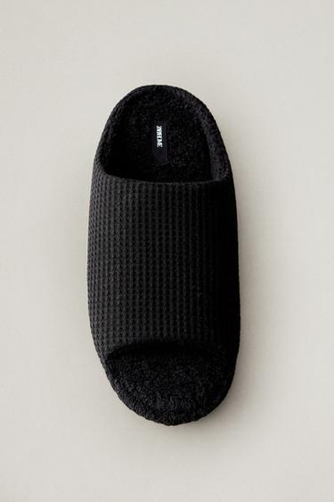PANTUFLAS TOALLA BAÑO - Negro de Zara