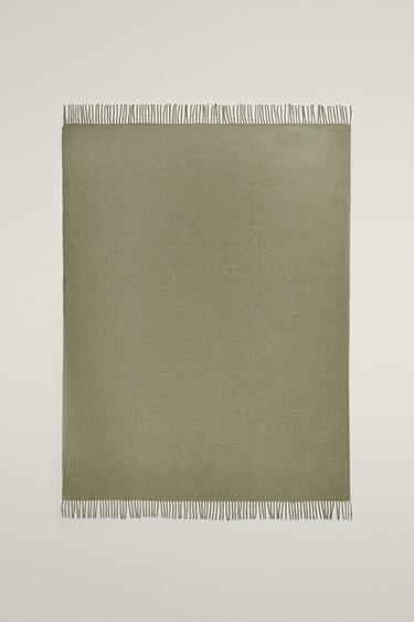 SOLID BLANKET WITH FRINGE - washed green by Zara