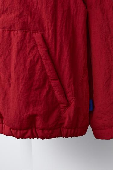 BLOUSON REMBOURRÉ À CAPUCHE - Rouge foncé de Zara - Image 5