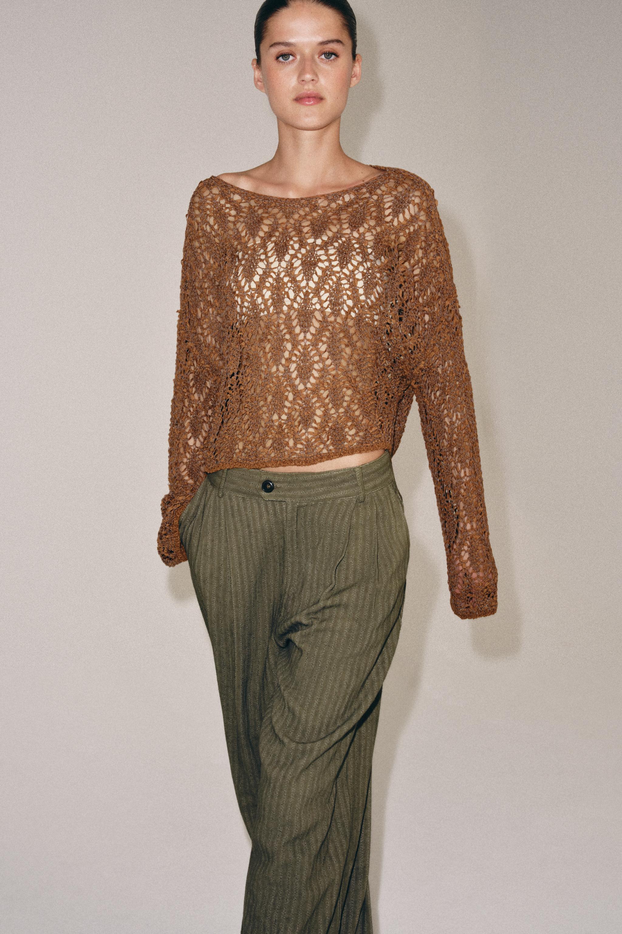 PULL EN MAILLE AJOURÉE À MANCHES ÉVASÉES
