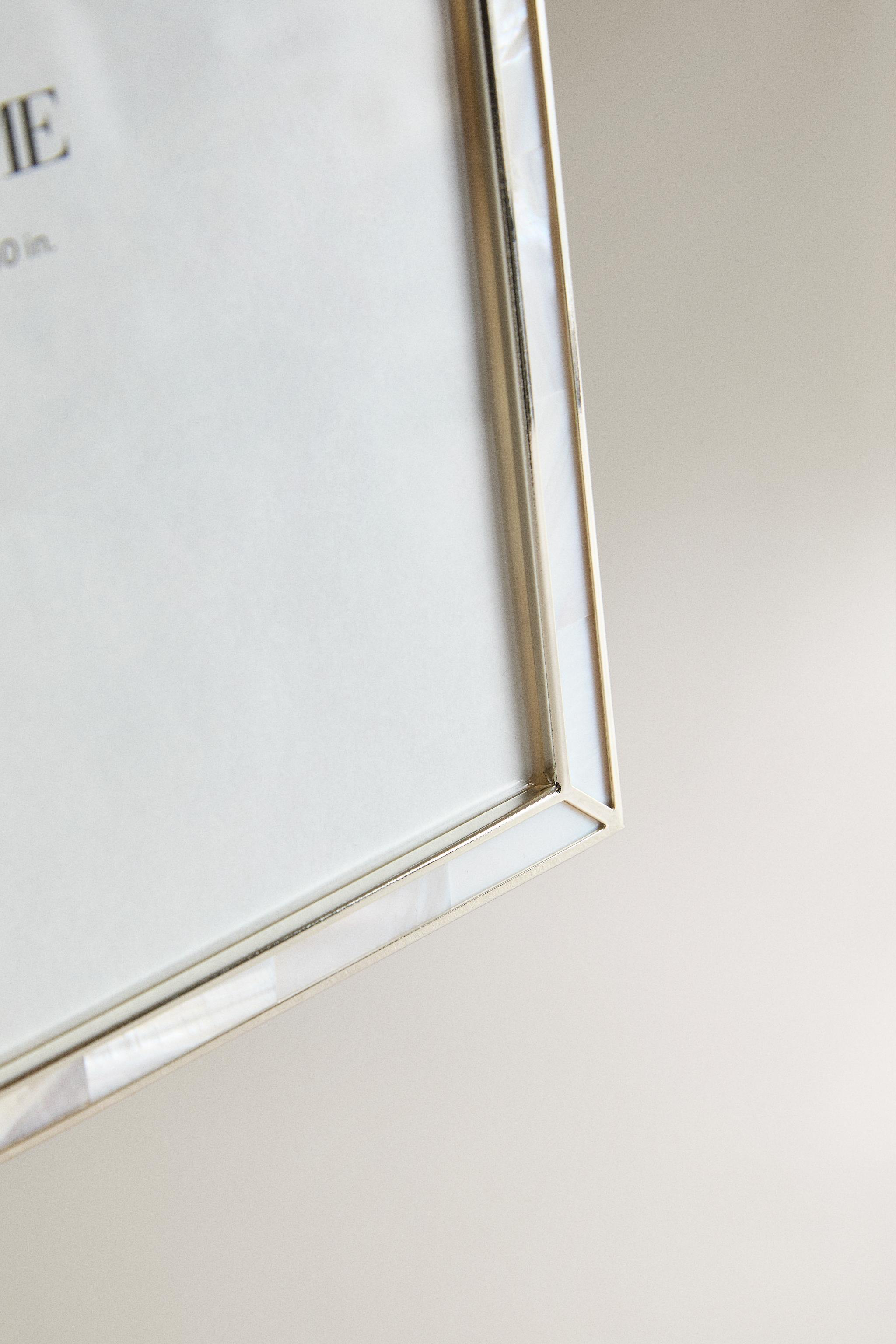 FINE-EDGE MOTHER-OF-PEARL PHOTO FRAME — White