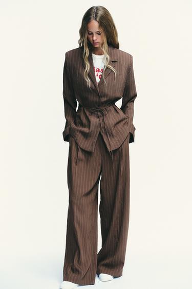 BLAZER À RAYURES AVEC ÉPAULETTES ET CEINTURE FINE - Marron / Écru de Zara