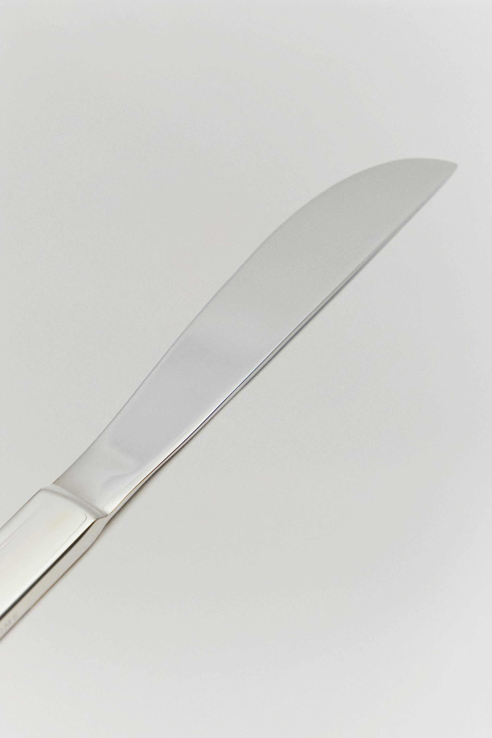 THE MBIOMA KNIFE