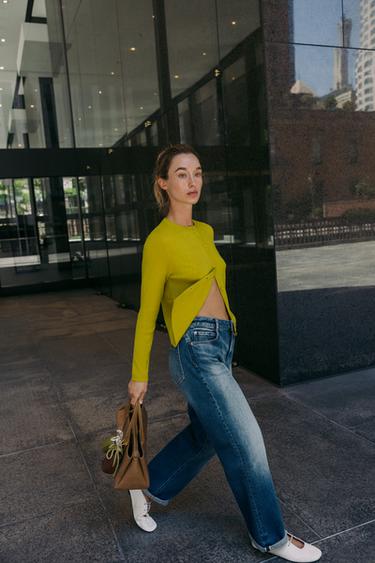 GILET BASIQUE EN MAILLE À BOUTONS - Vert pistache clair de Zara - Image 2