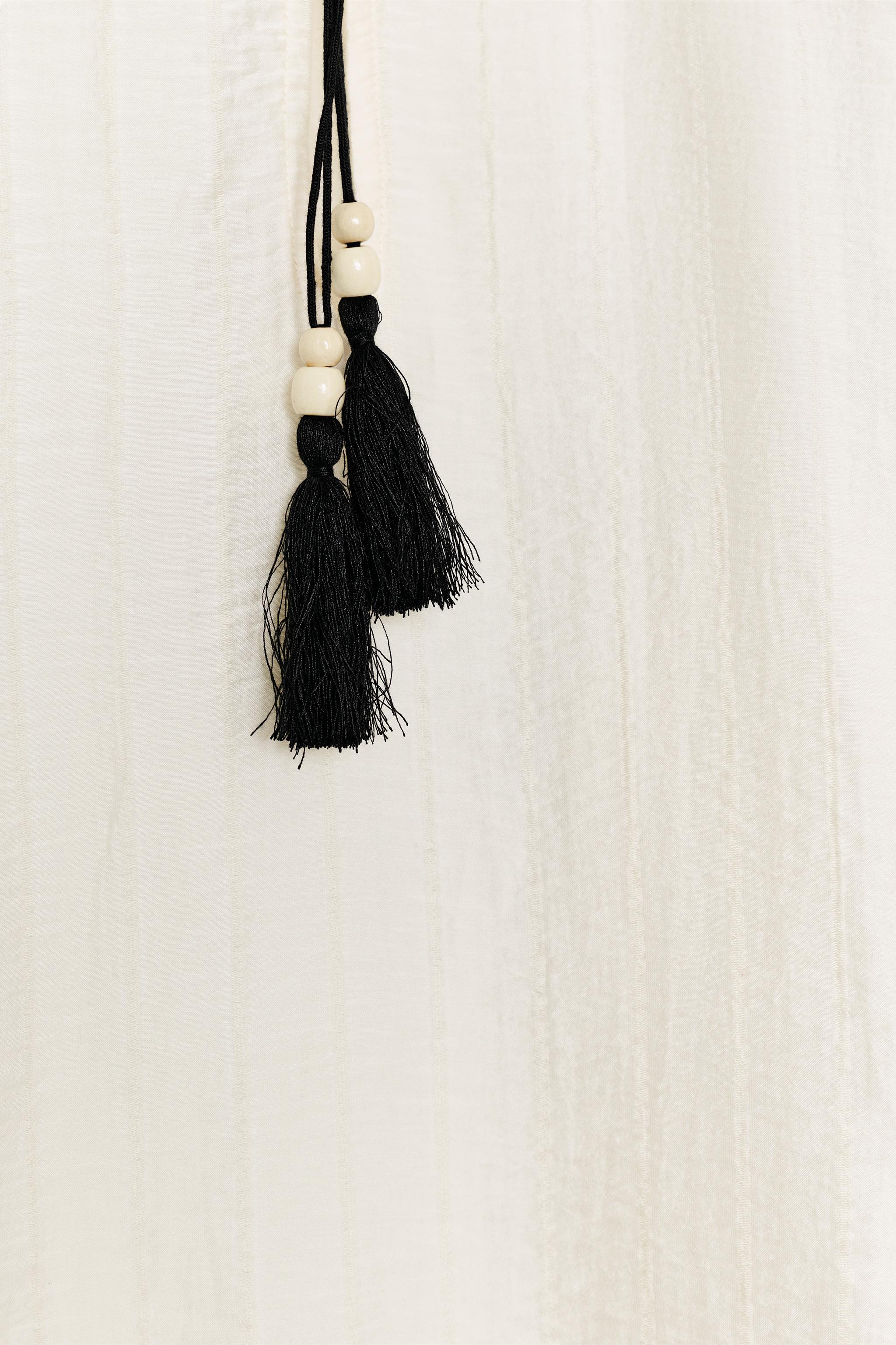 VOLUMINOUS RUFFLE BLOUSE