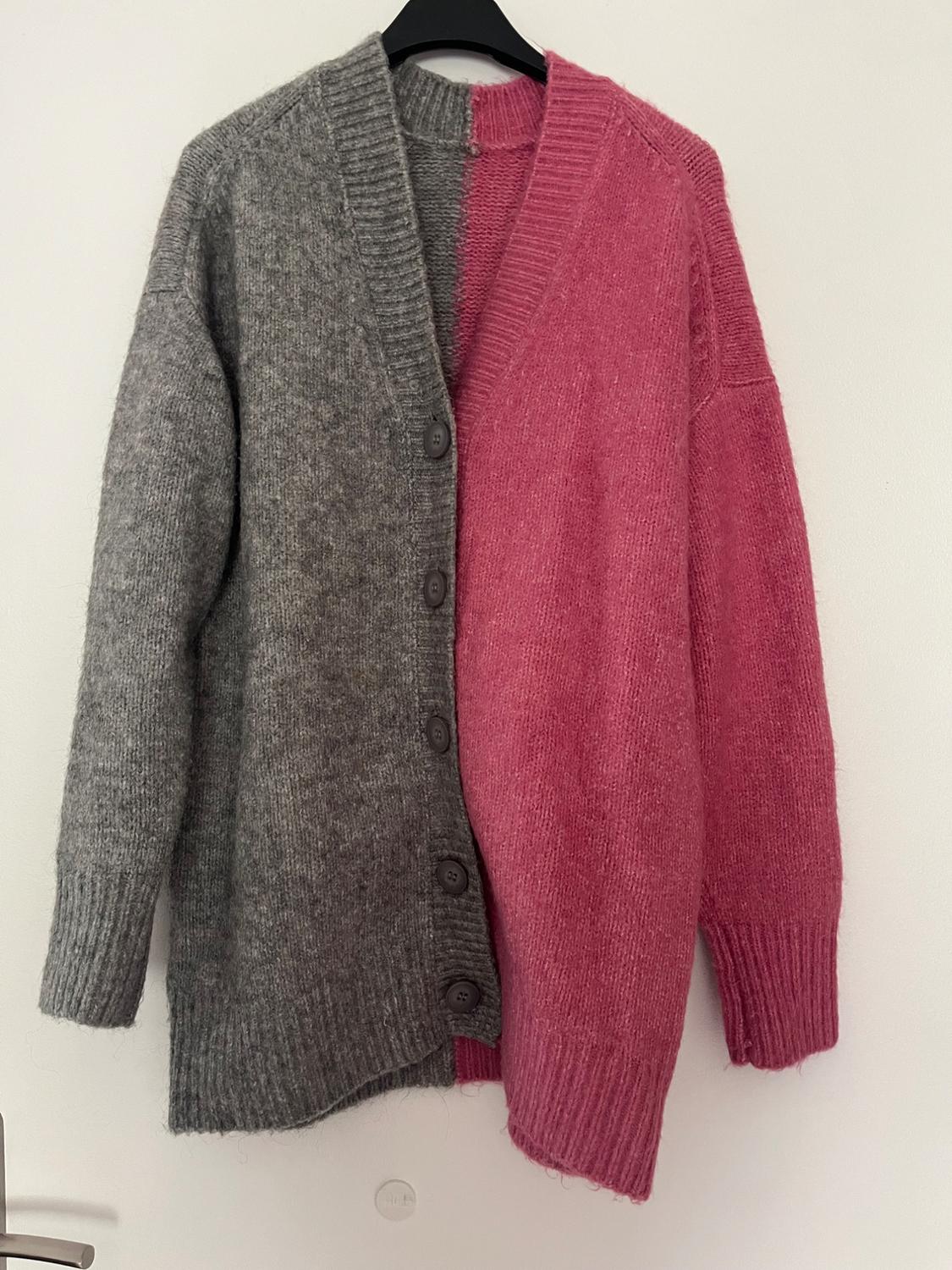 KNIT SWEATER WITH BACK BUTTONS