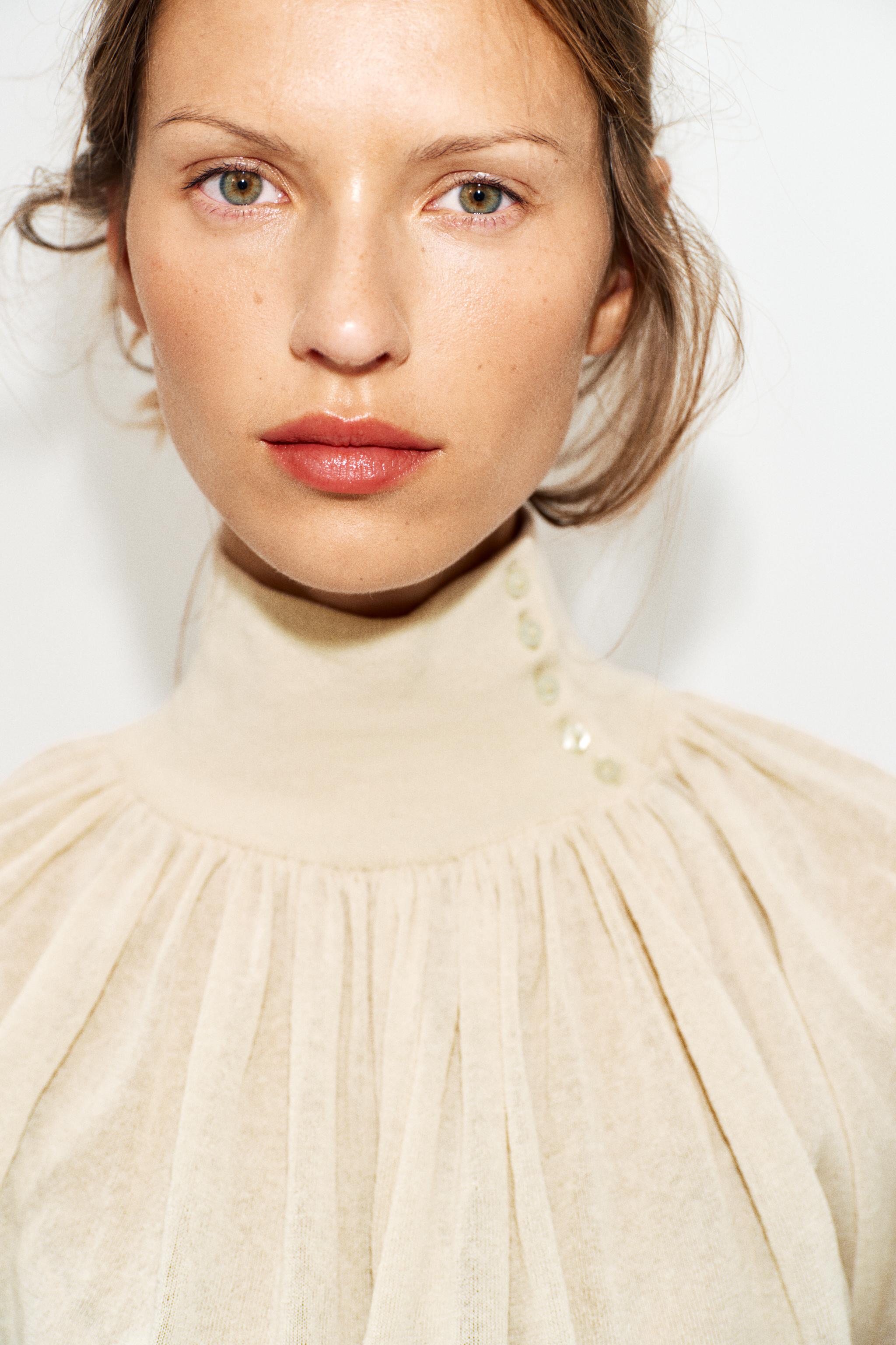 COMBINATION KNIT FLOWY BLOUSE