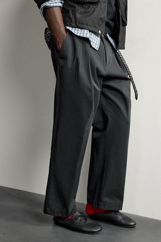 PANTALON CHINO À PLIS AARON LEVINE X ZARA - Noir de Zara - Image 5