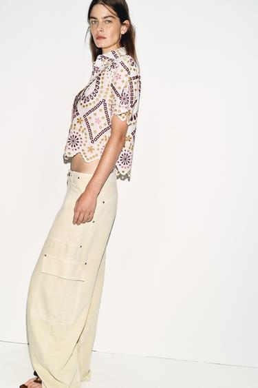 CHEMISE COURTE À MANCHES COURTES ET BRODERIES PERFORÉES - Multicolore de Zara - Image 2