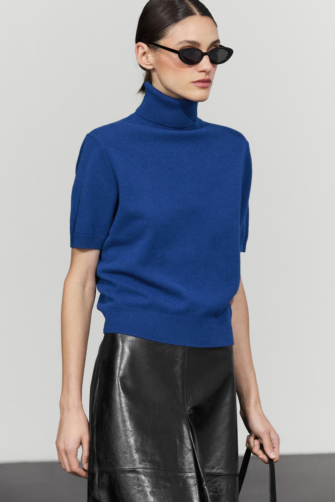 Short sleeve turtleneck knit sweater — Bluish