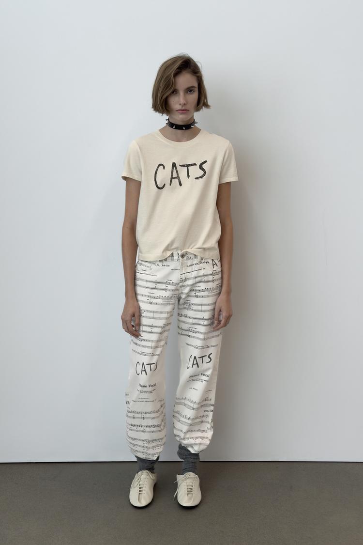 Jeans wide leg fit tiro bajo estampado cats