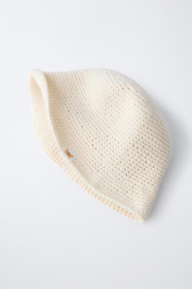 BONNET EN CROCHET AVEC ÉTIQUETTE - Écru de Zara - Image 3