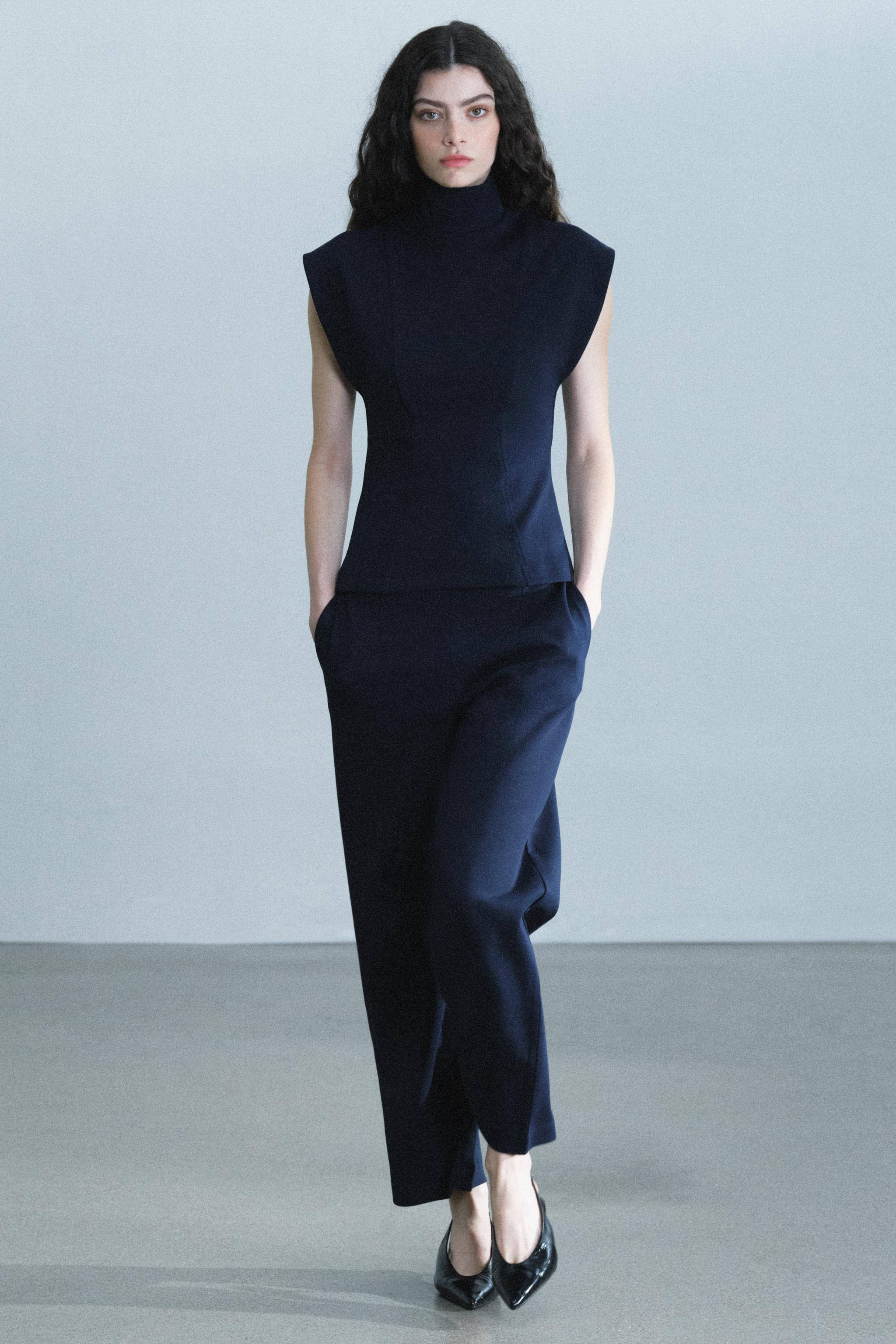 INTERLOCK MOCK-NECK TOP