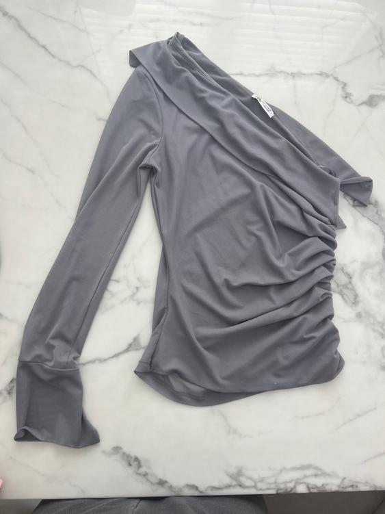 GRAY ONE SHOULD TOP - Image 3