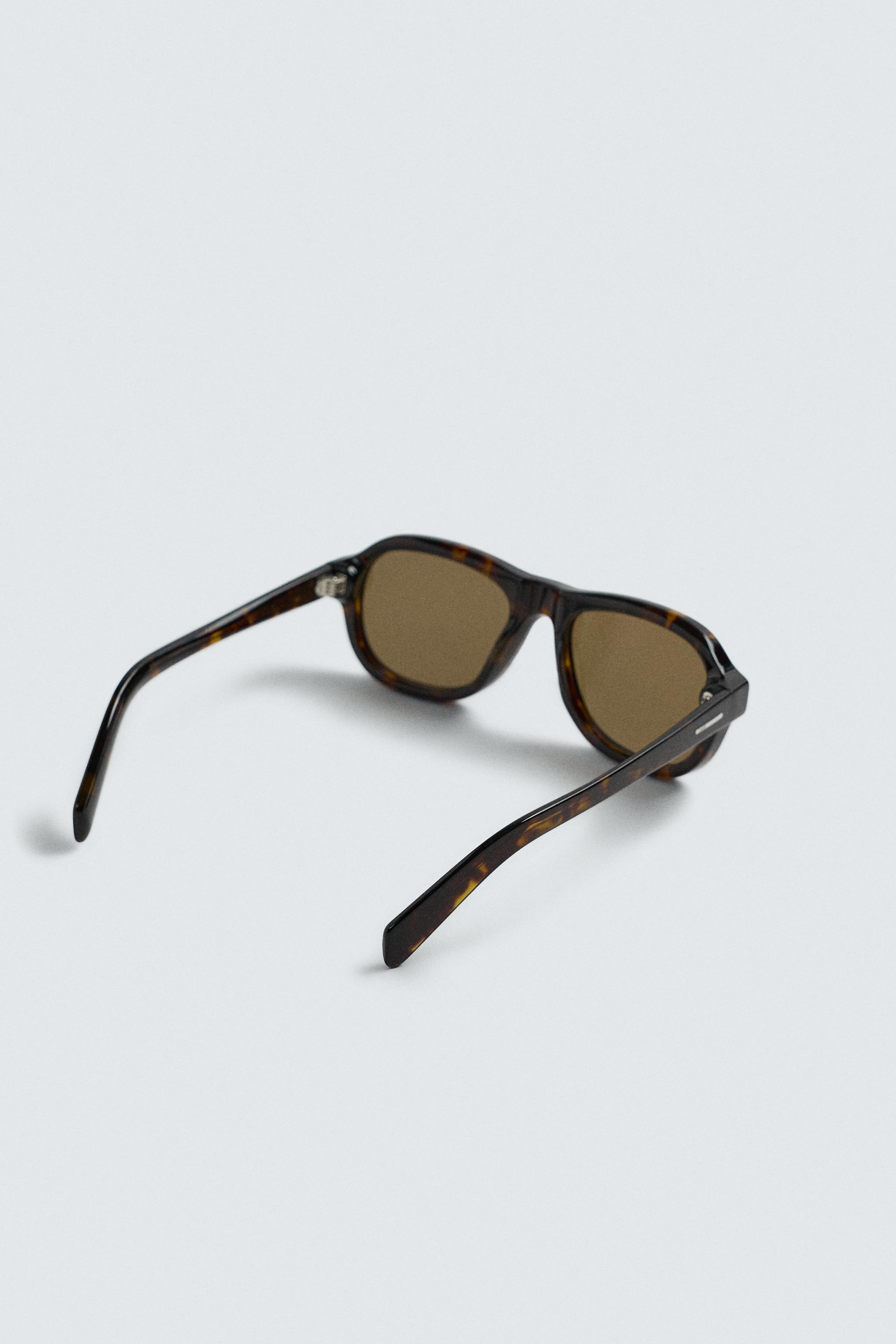 LUNETTES DE SOLEIL CARRÉES