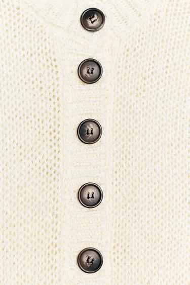 PULL EN MAILLE BOUTONS - Blanc cassé de Zara - Image 7