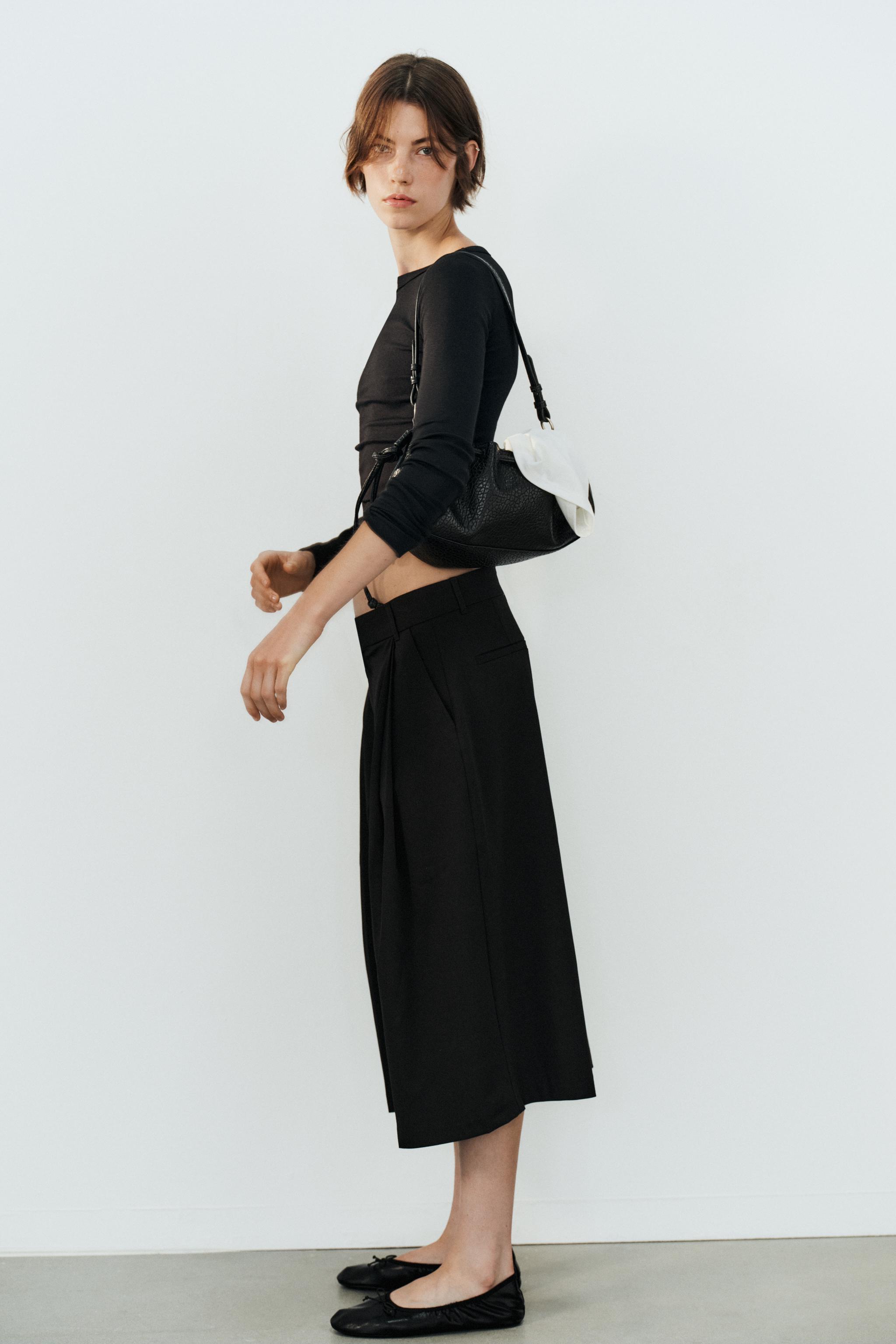 LONG PLEATED BERMUDA SHORTS