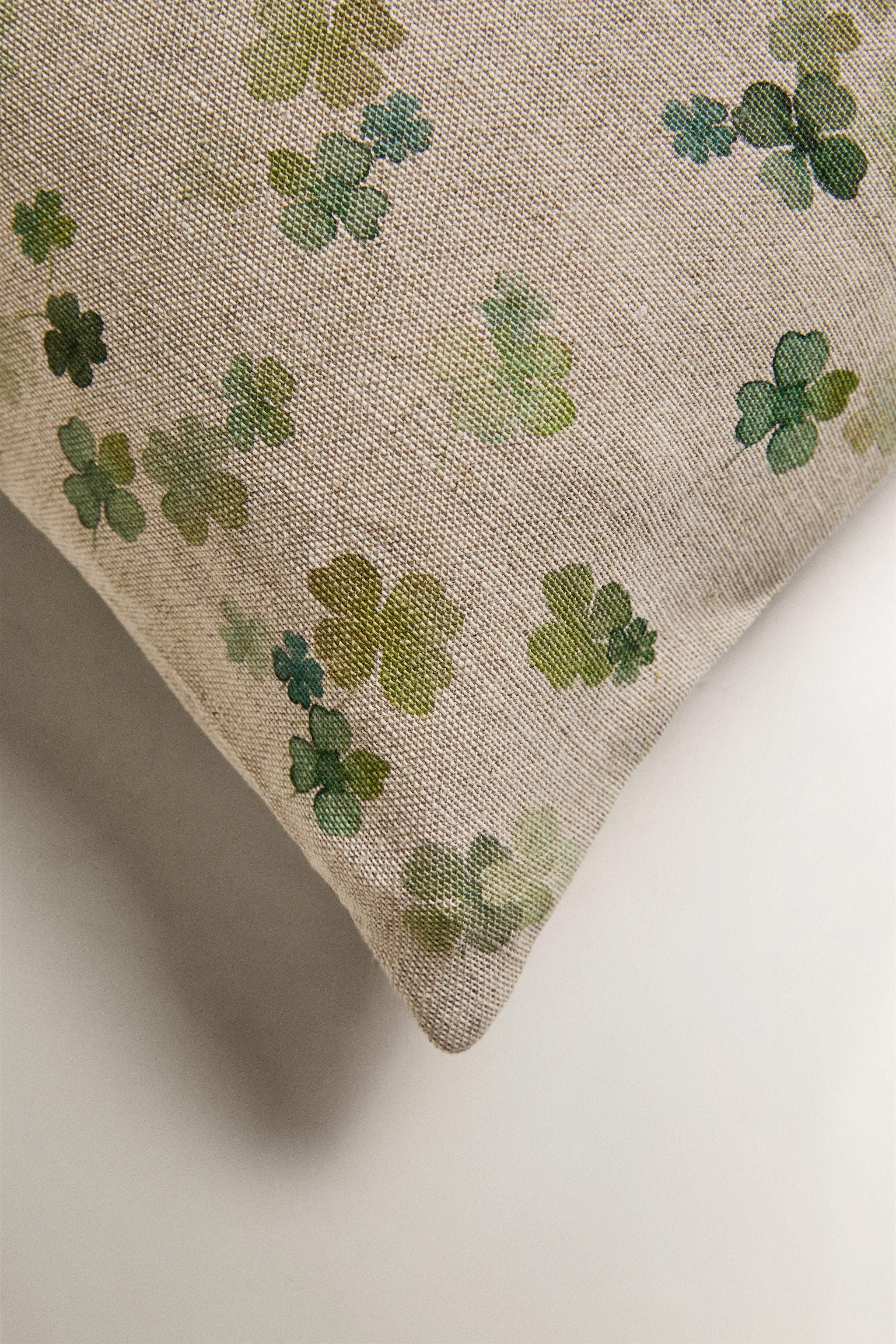 CLOVER THROW PILLOW COVER