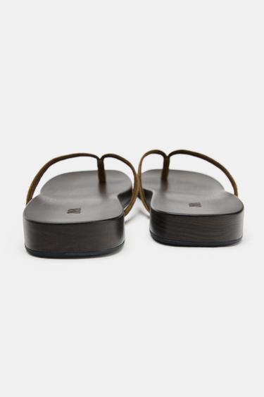 SANDALES PLATES EN CUIR SUÉDÉ - Marron foncé de Zara - Image 5