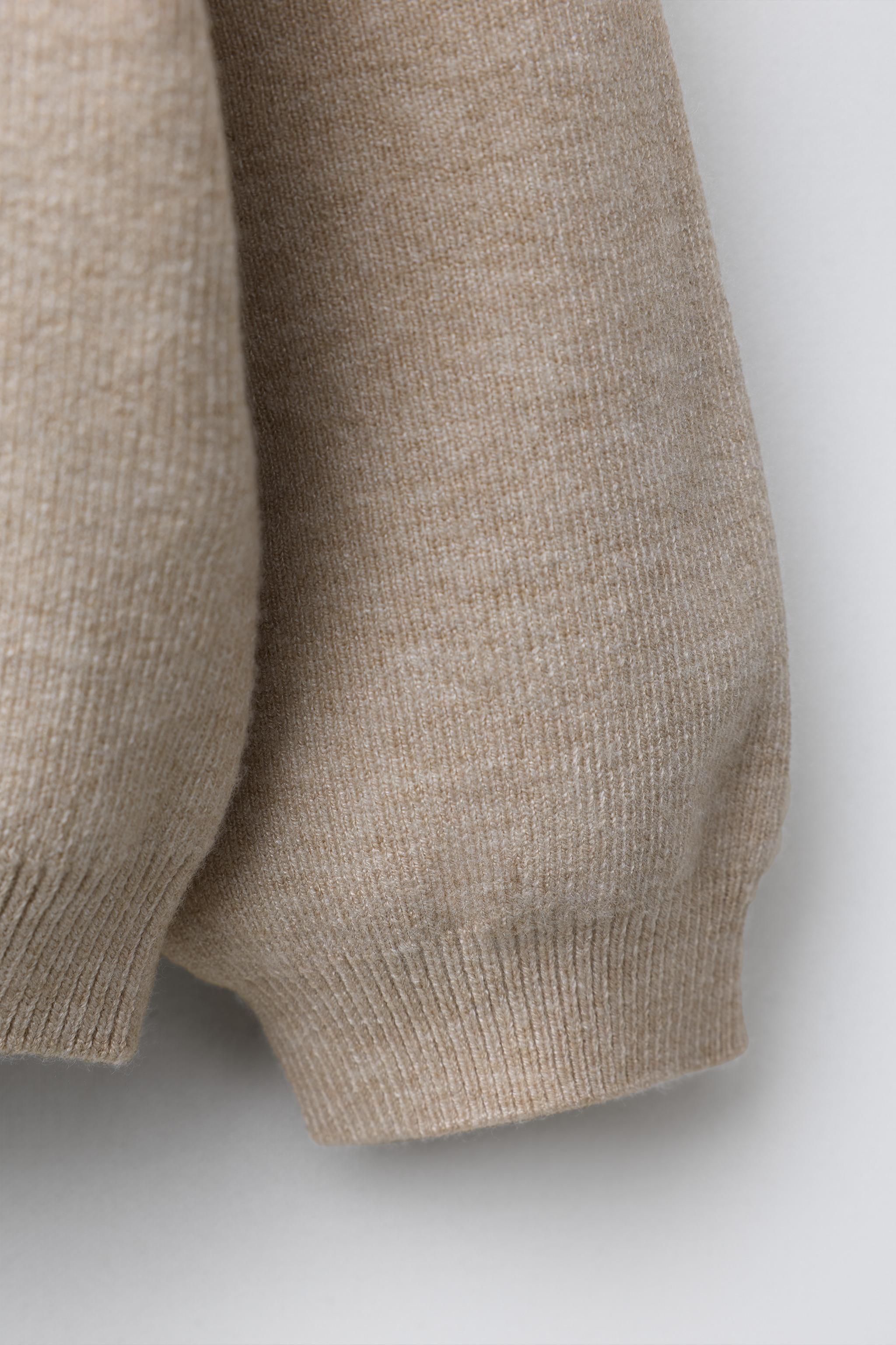 PULL EN MAILLE À COL CLAUDINE ET RAYURES