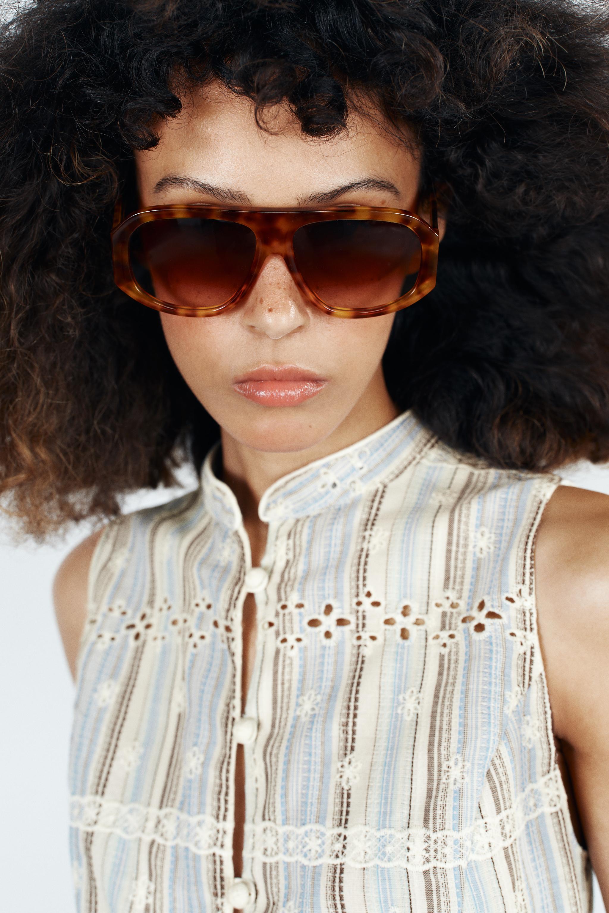 STRIPED EMBROIDERED TOP
