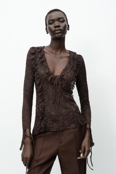 TOP ENCAJE VOLANTES - Chocolate de Zara