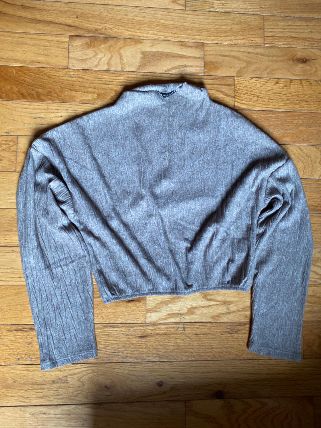 PLEATED SOFT SWEATSHIRT