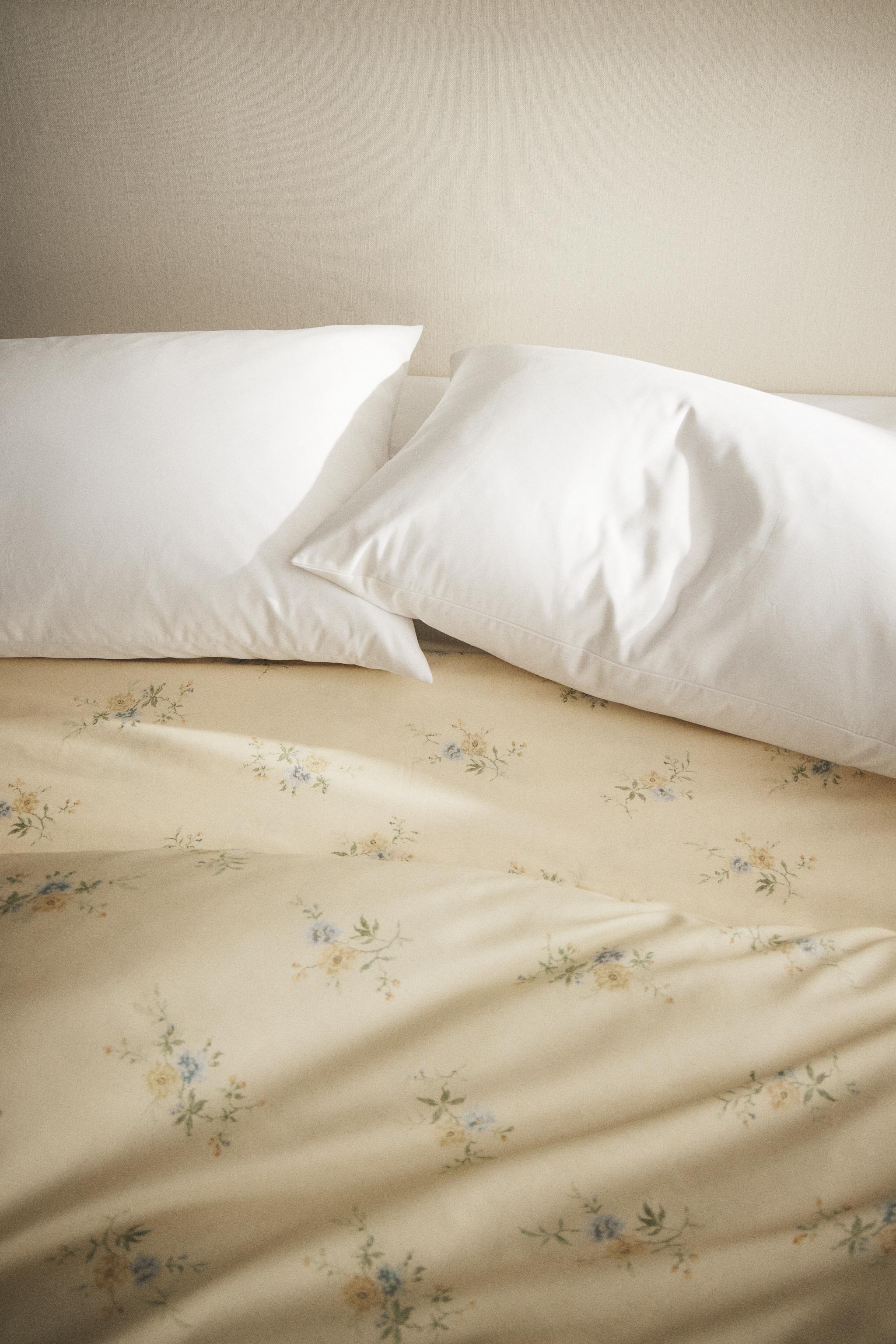 SATEEN FLAT SHEET WITH FLORAL BOUQUETS
