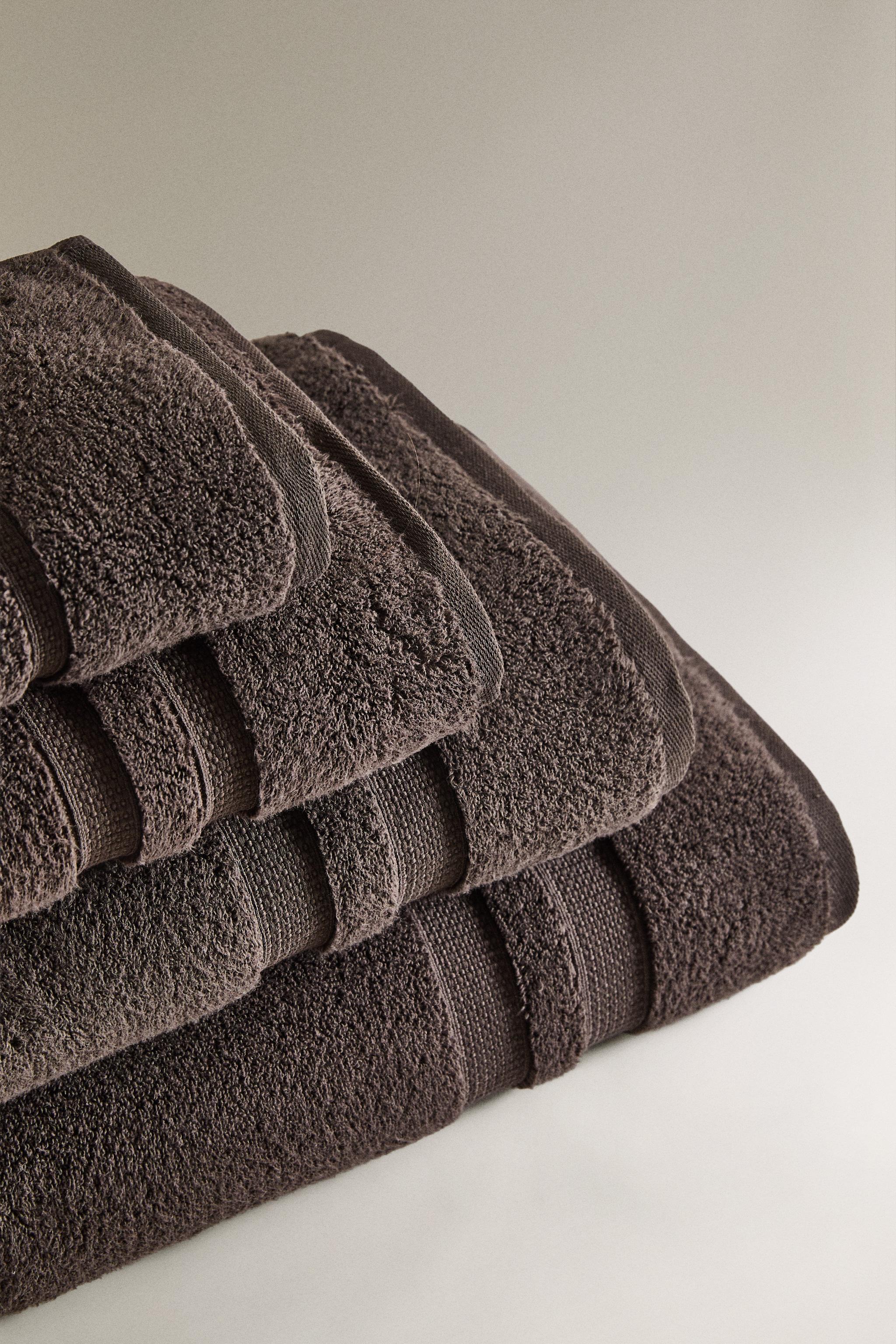 EXTRA SOFT DOUBLE BORDER BATH TOWEL